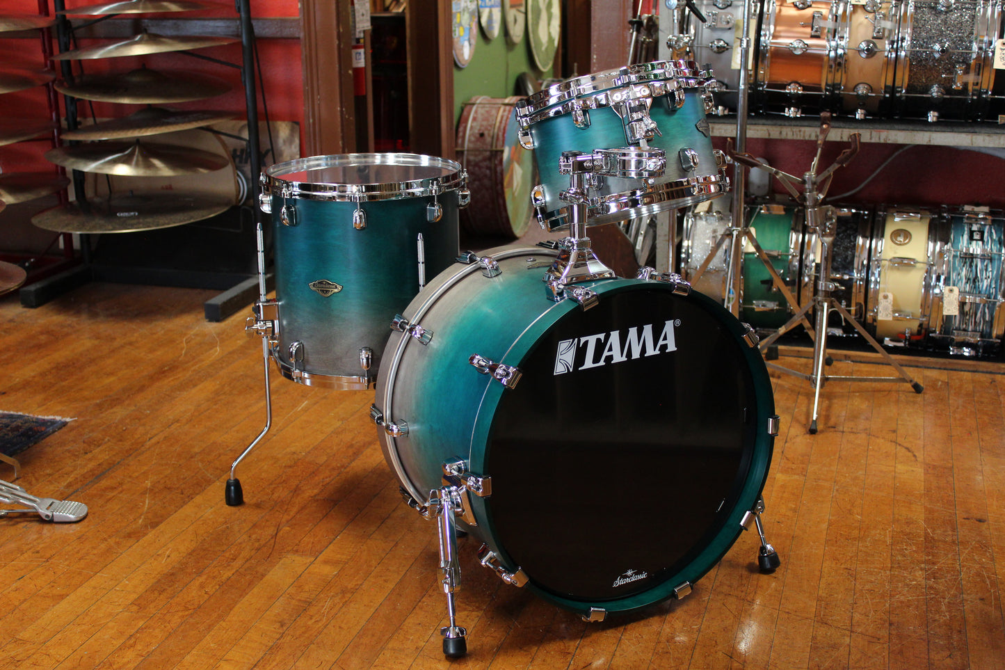 Tama Starclassic Walnut Birch Outfit in Satin Sapphire Fade 14x20 8x12 14x14