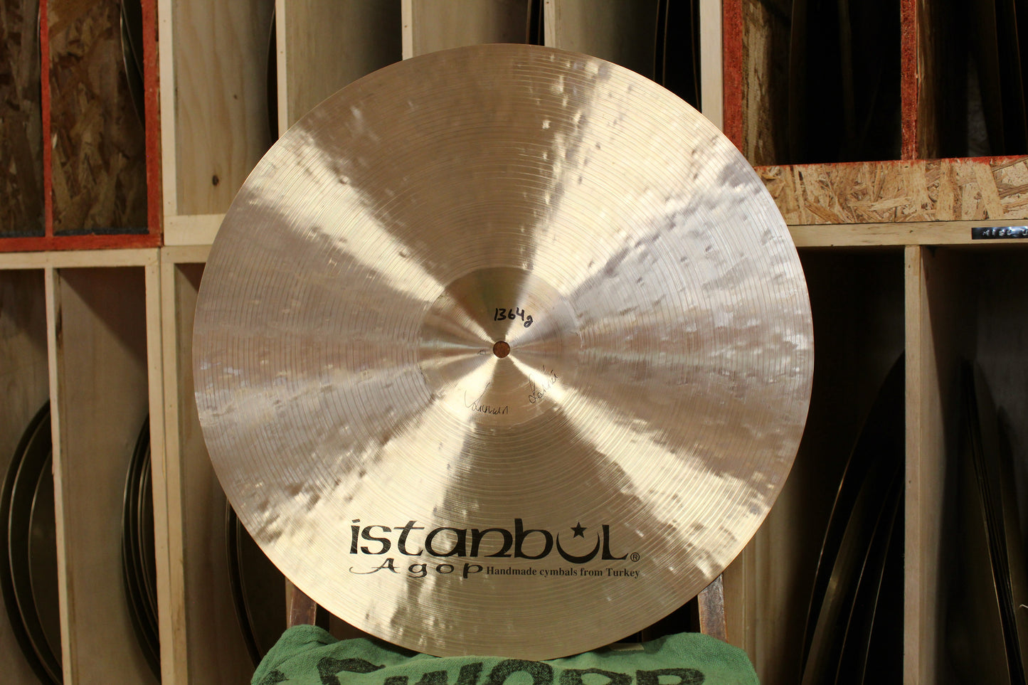 Istanbul Agop 18" Traditional Dark Crash 1364g