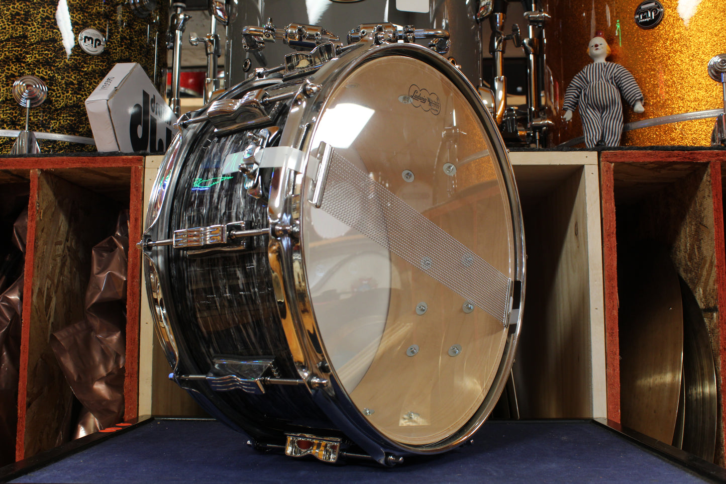 Ludwig 6.5x14 Classic Maple Snare Drum in Black Oyster Pearl