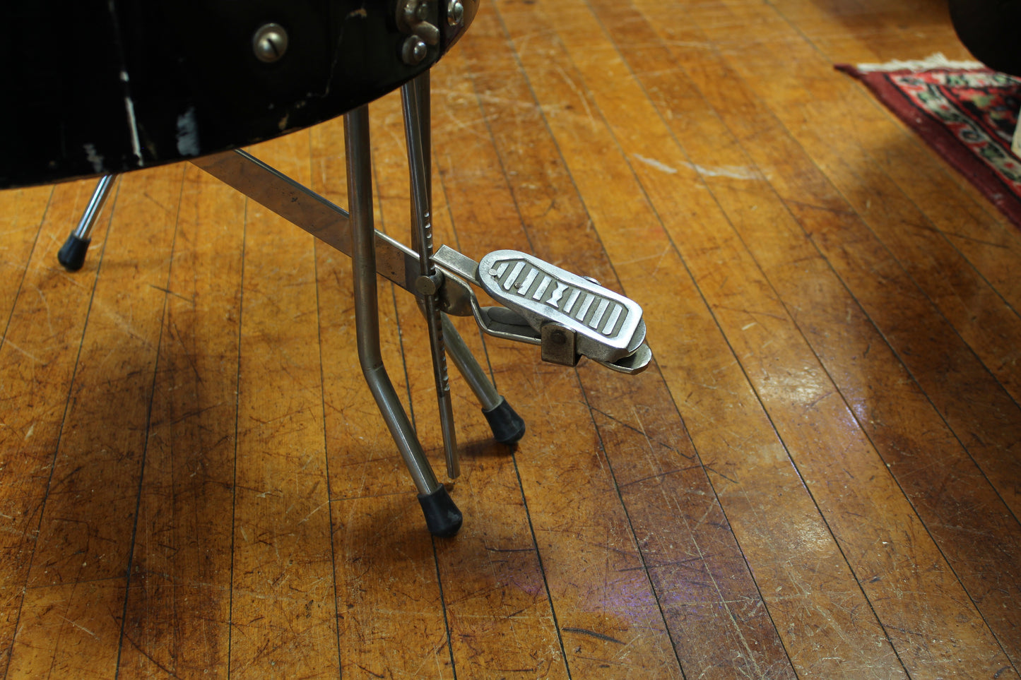 1940s/50s WFL 16x18 Pedal Tuned Tympani Floor Tom in Black and Gold Duco