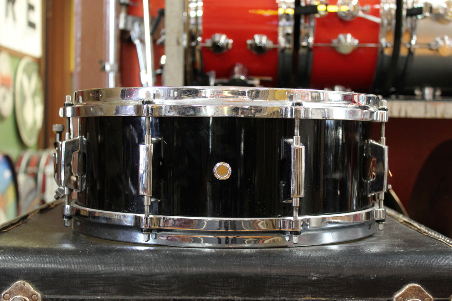 Pearl 5x14 Custom Classic One Piece Snare Drum in Black Lacquer
