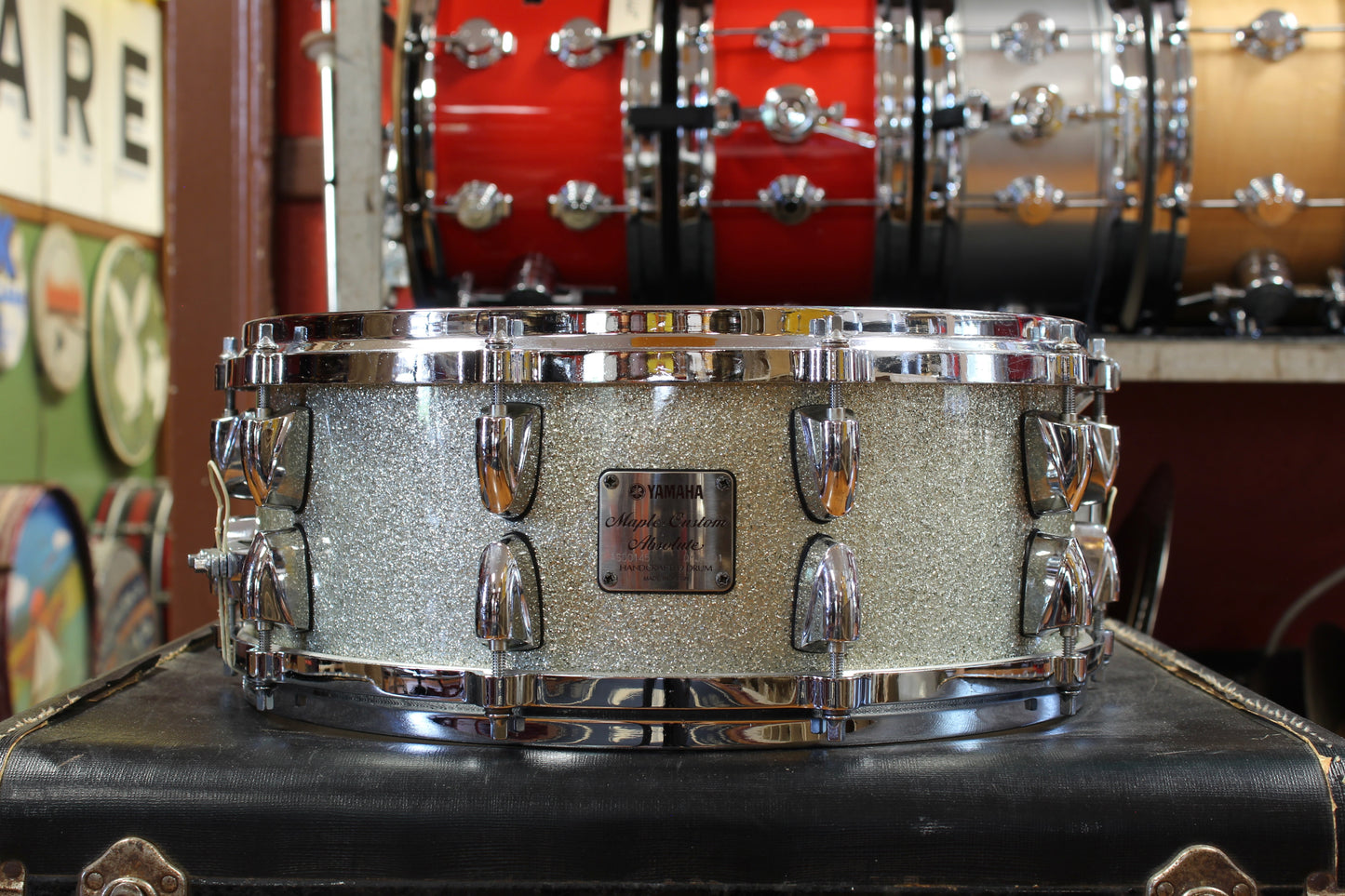 Yamaha 5.5x14 Maple Custom Absolute Snare Drum in Silver Sparkle