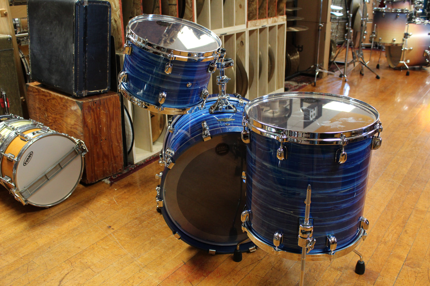 Tama Starclassic Walnut Birch Outfit in Ocean Blue Ripple Lacquer 14x20 8x12 14x14