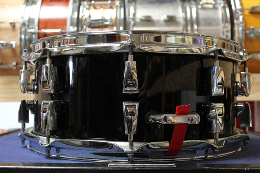 Yamaha 5.5x14 Absolute Hybrid Maple Snare Drum in Black Lacquer