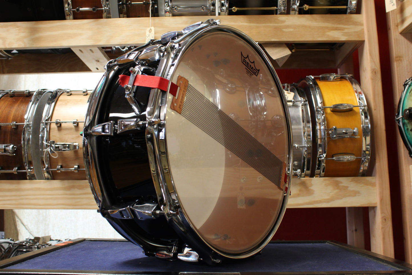 Yamaha 5.5x14 Absolute Hybrid Maple Snare Drum in Black Lacquer