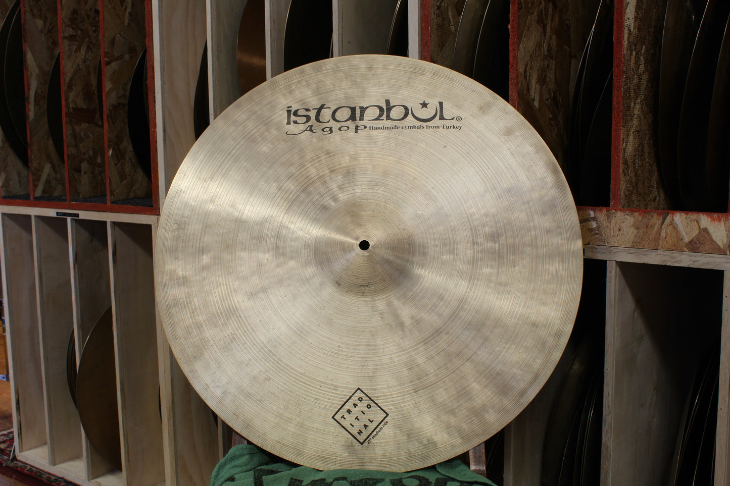 Istanbul Agop 22" Traditional Medium Ride 3165g - Used