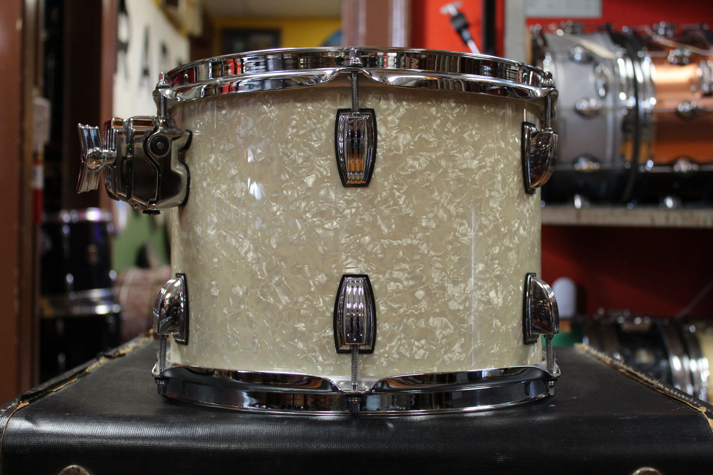 Ludwig Classic Maple Outfit in White Marine Pearl 18x22 8x10 9x12 16x16