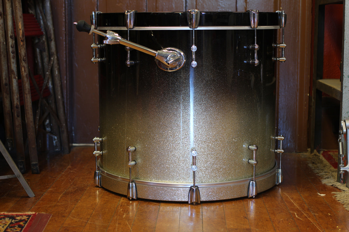 Gretsch New Classic 18"x22" Bass Drum in Silver and Black Sparkle Burst