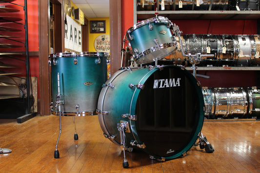 Tama Starclassic Walnut Birch Outfit in Satin Sapphire Fade 14x22 8x12 16x16