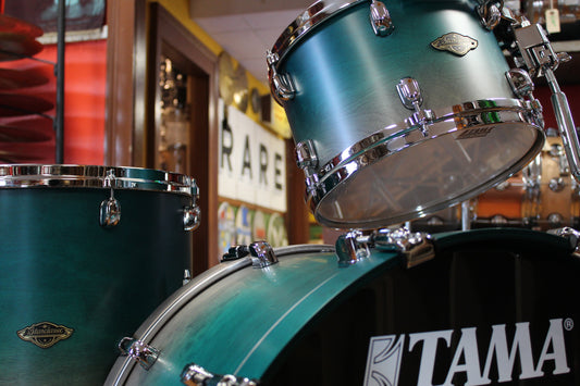 Tama Starclassic Walnut Birch Outfit in Satin Sapphire Fade 14x22 8x12 16x16