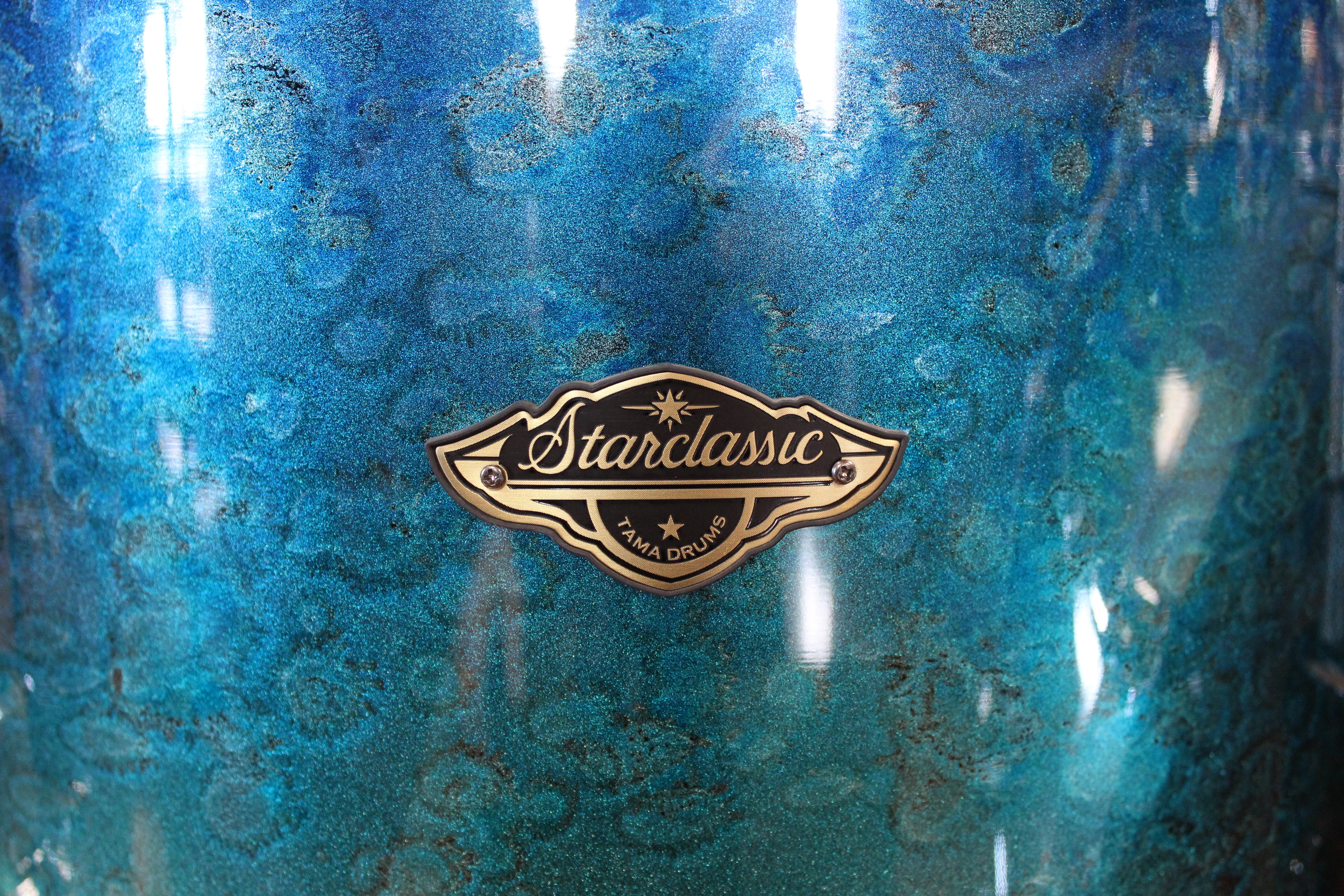 Tama Starclassic Walnut Birch Outfit in Molten Blue Ice Fade 14x20