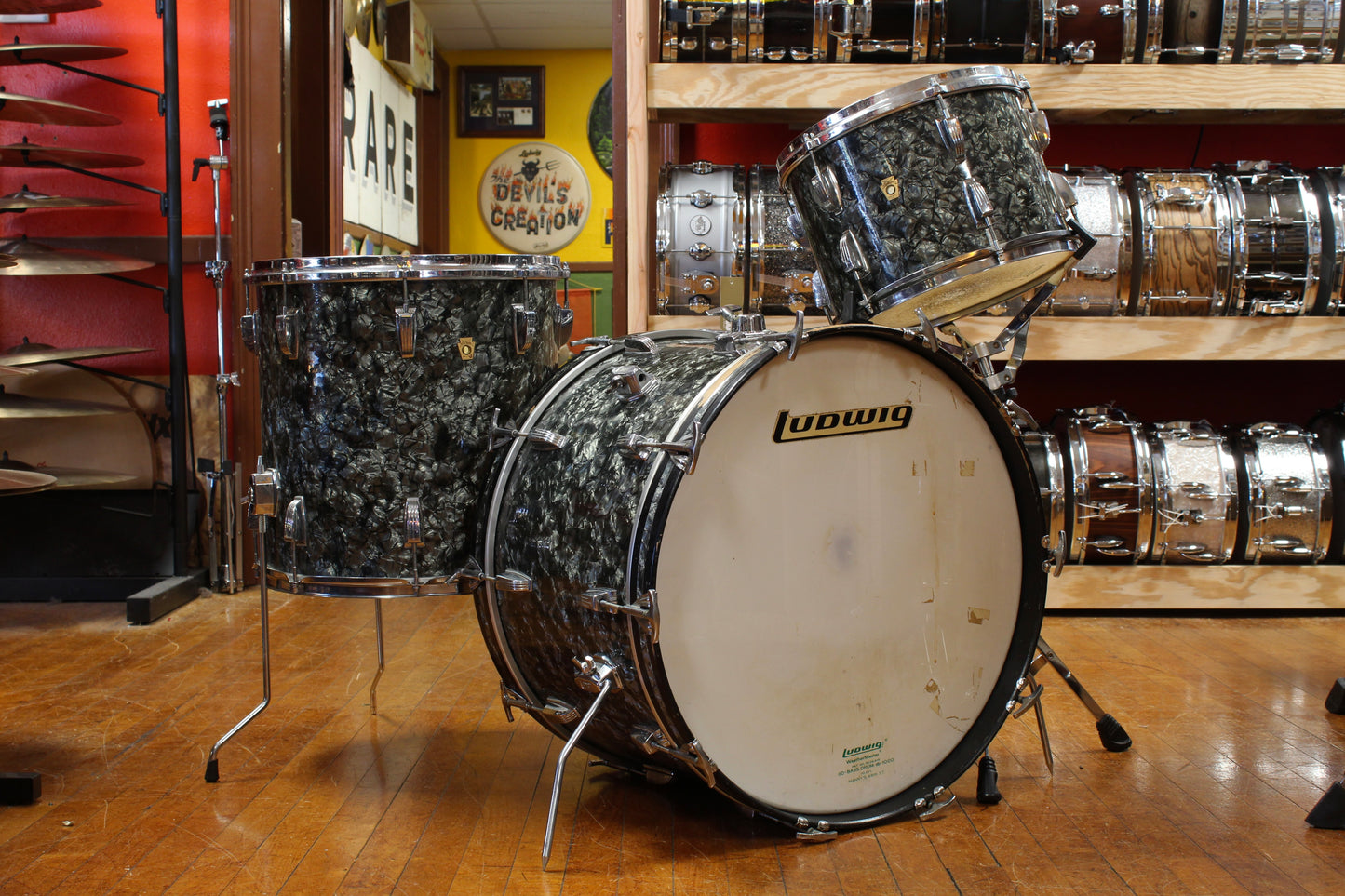 1960s Ludwig Super Classic Outfit in Black Diamond Pearl 14x22 9x13 16x16