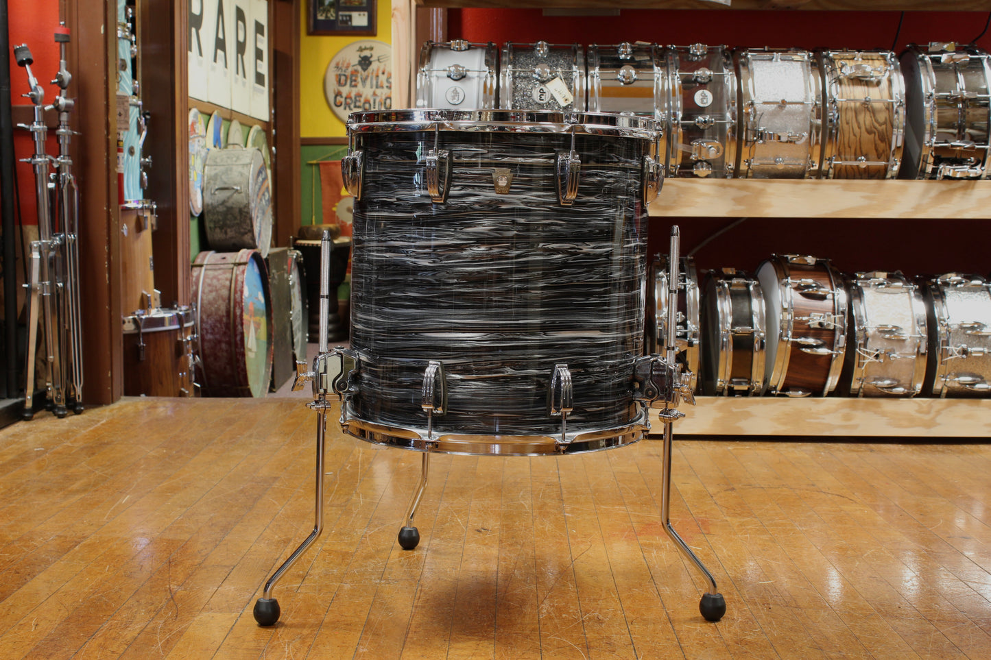 Ludwig Classic Maple Outfit in Black Oyster Pearl 14x22 9x13 16x16