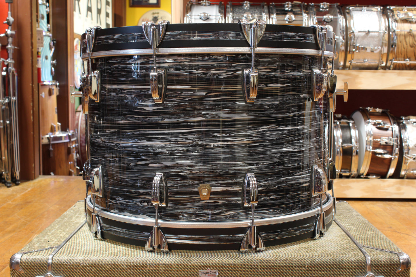 Ludwig Classic Maple Outfit in Black Oyster Pearl 14x22 9x13 16x16