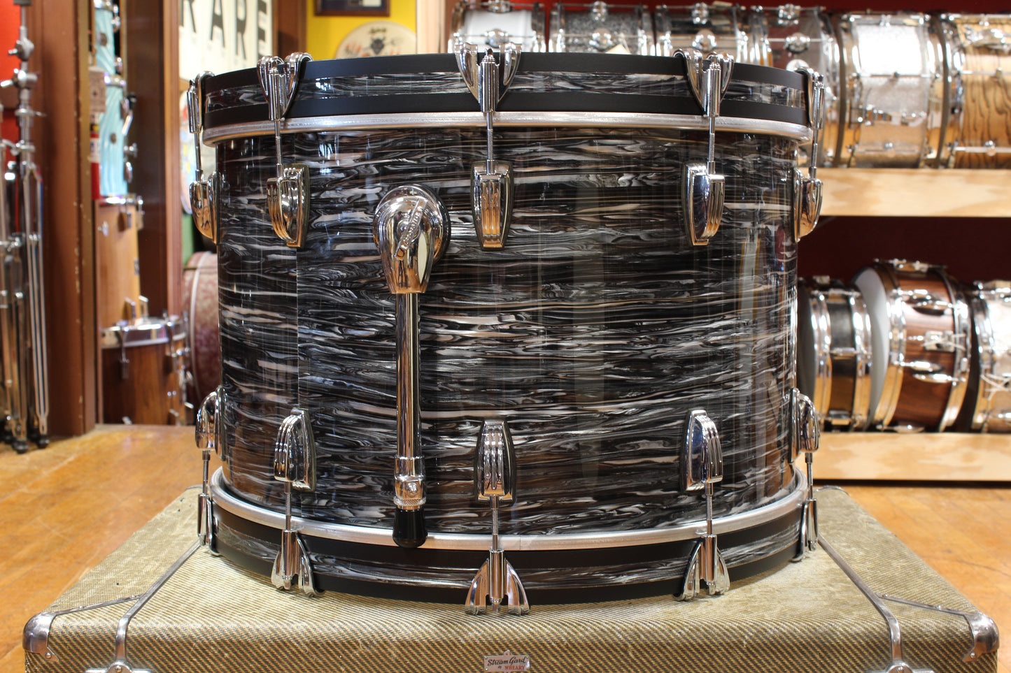 Ludwig Classic Maple Outfit in Black Oyster Pearl 14x22 9x13 16x16