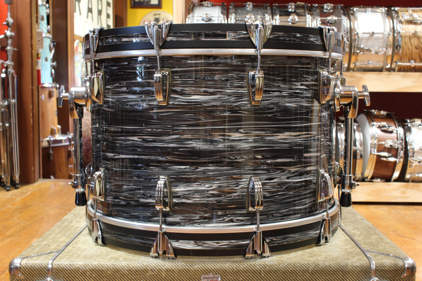 Ludwig Classic Maple Outfit in Black Oyster Pearl 14x22 9x13 16x16