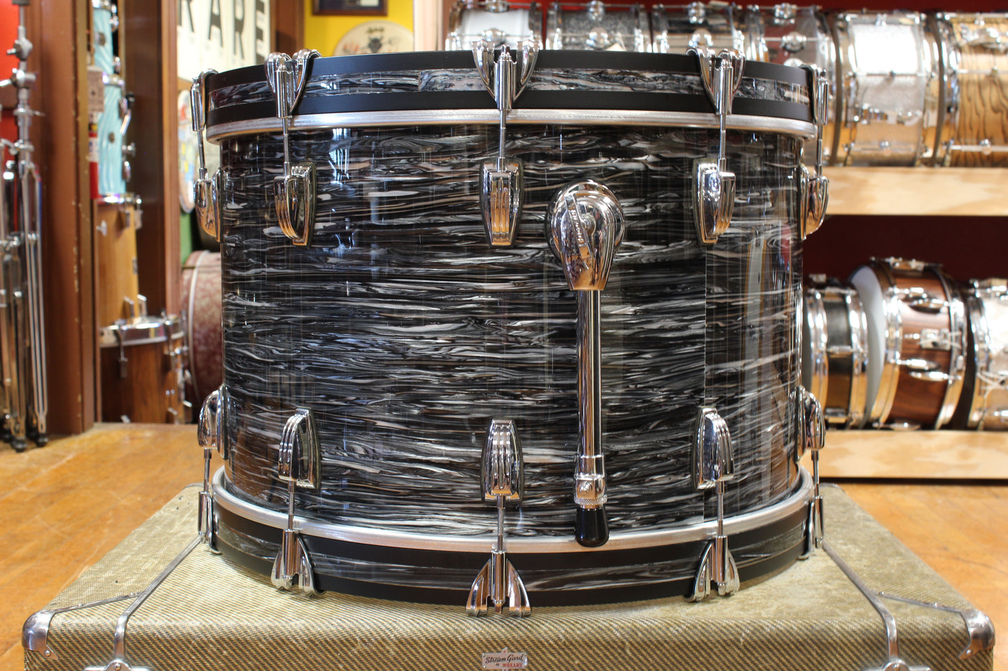 Ludwig Classic Maple Outfit in Black Oyster Pearl 14x22 9x13 16x16