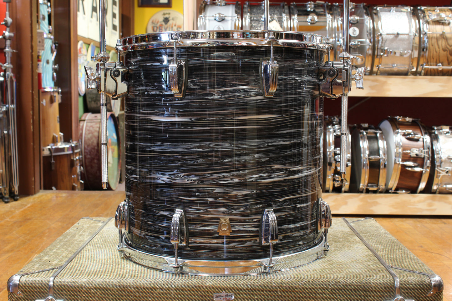 Ludwig Classic Maple Outfit in Black Oyster Pearl 14x22 9x13 16x16