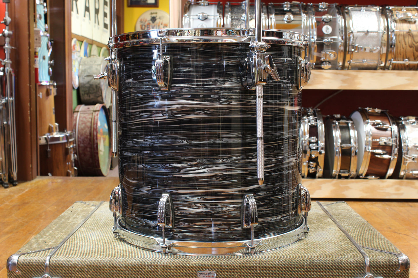 Ludwig Classic Maple Outfit in Black Oyster Pearl 14x22 9x13 16x16