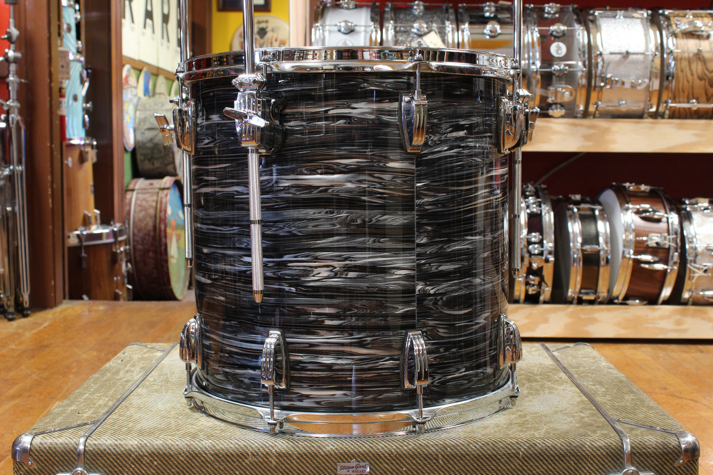 Ludwig Classic Maple Outfit in Black Oyster Pearl 14x22 9x13 16x16