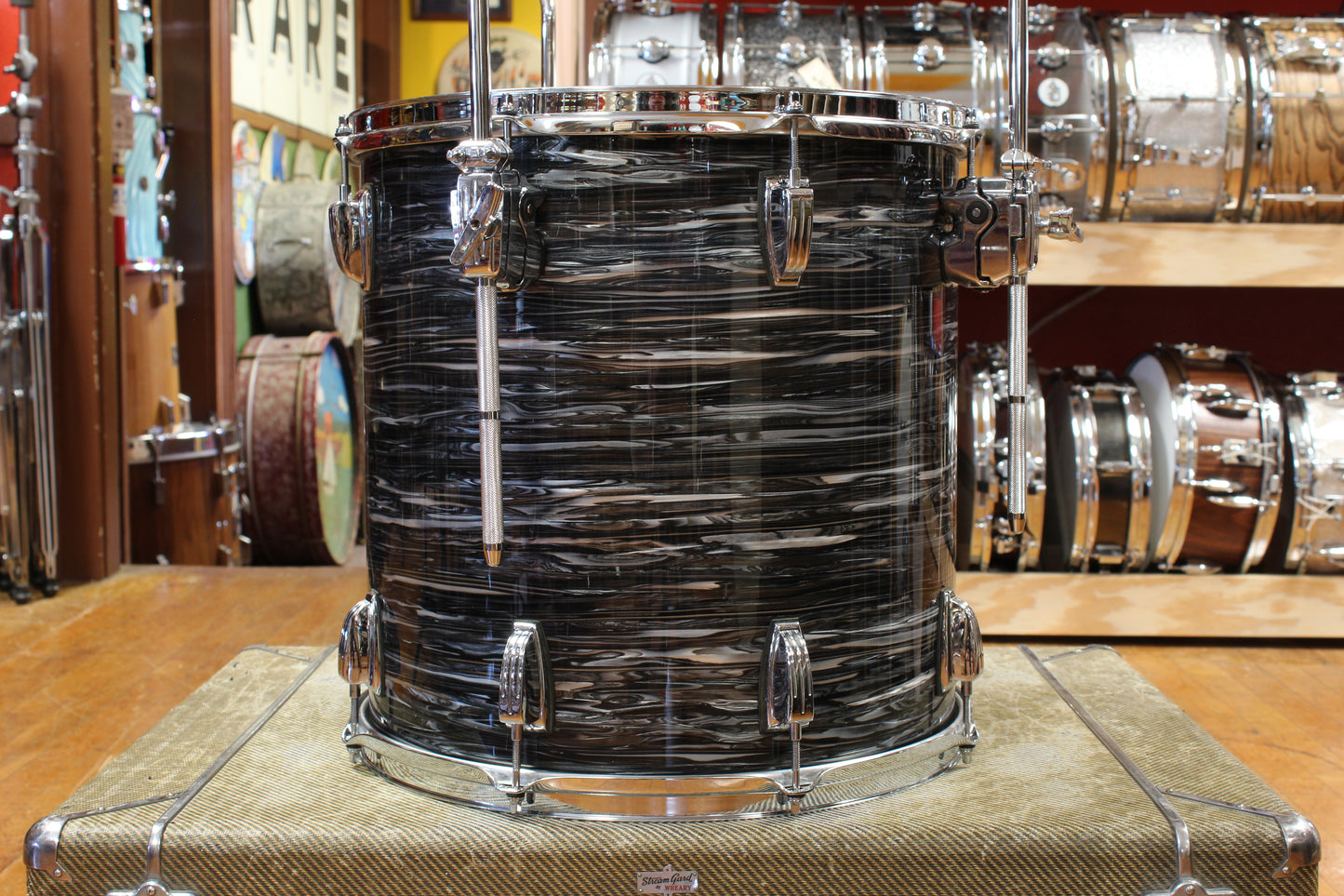 Ludwig Classic Maple Outfit in Black Oyster Pearl 14x22 9x13 16x16