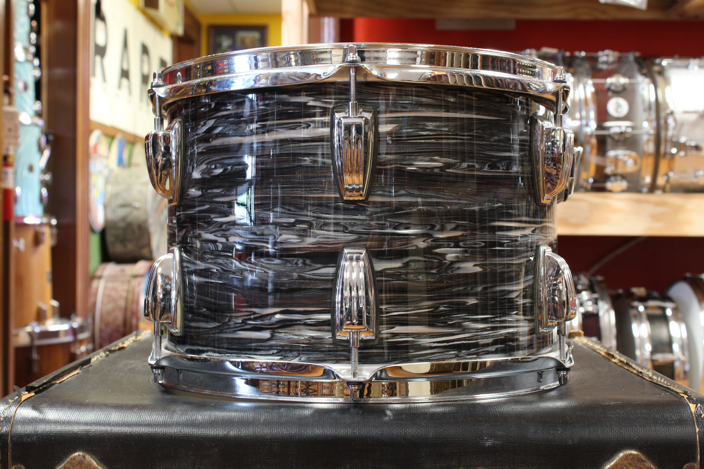 Ludwig Classic Maple Outfit in Black Oyster Pearl 14x22 9x13 16x16