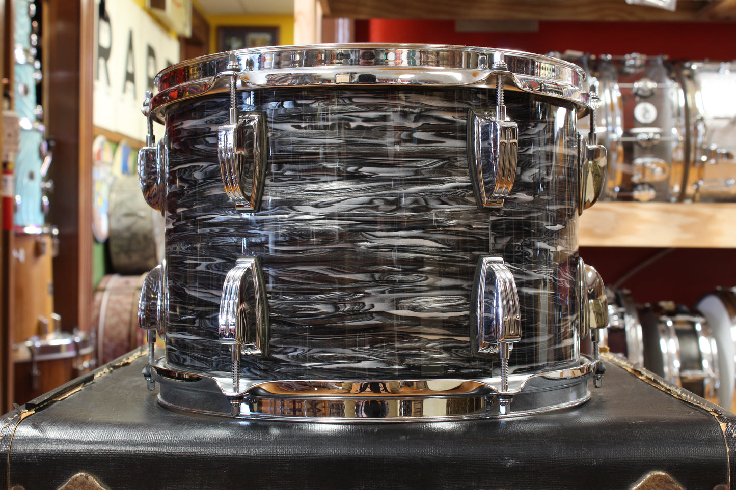 Ludwig Classic Maple Outfit in Black Oyster Pearl 14x22 9x13 16x16
