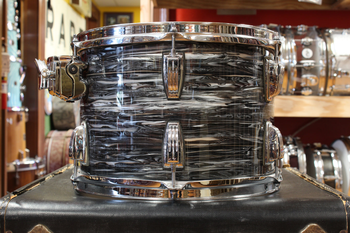Ludwig Classic Maple Outfit in Black Oyster Pearl 14x22 9x13 16x16