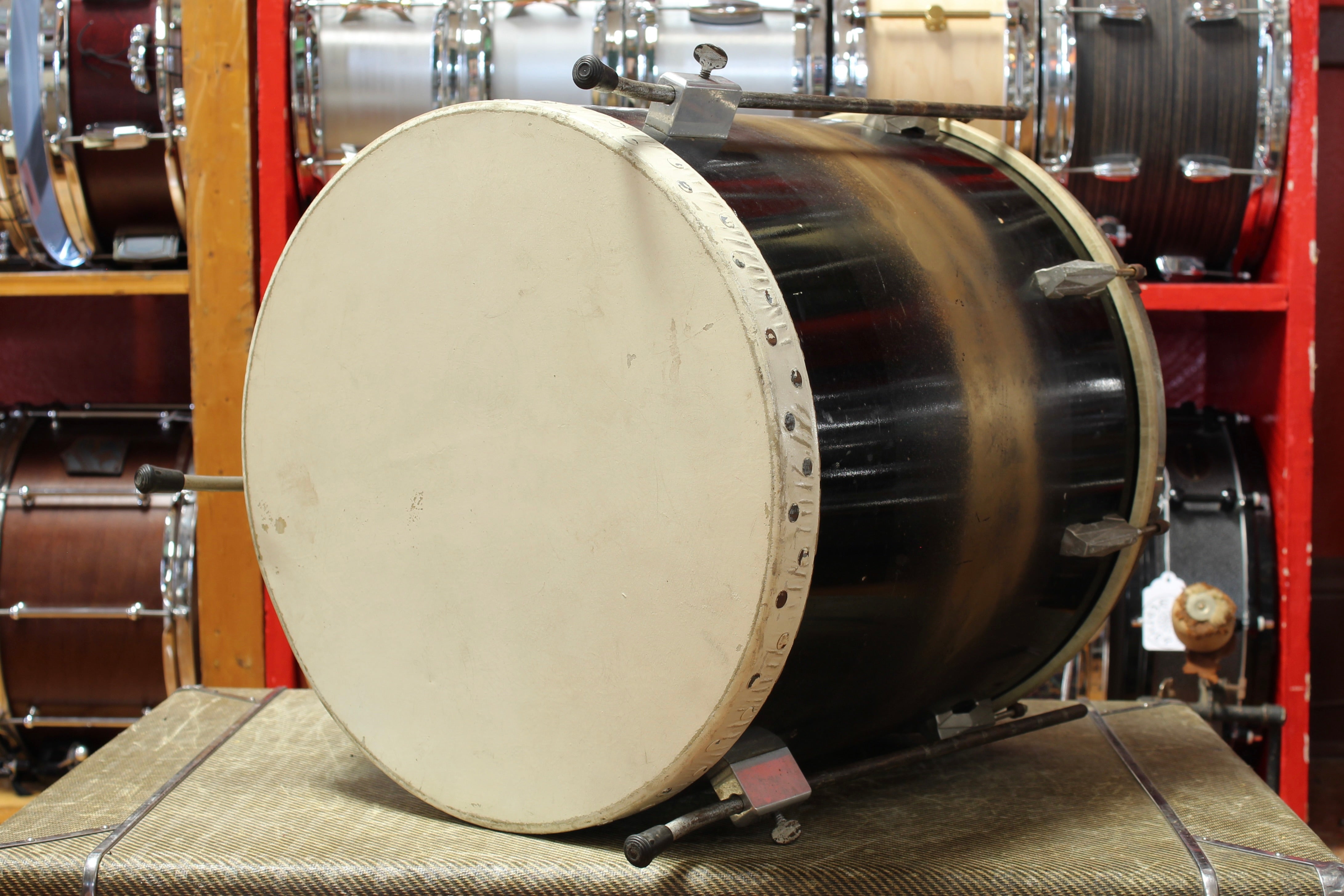 Drum Lencana Bulat Gretsch tahun 1950-an dipasangDrum Lencana Bulat Gretsch tahun 1950-an dipasang  