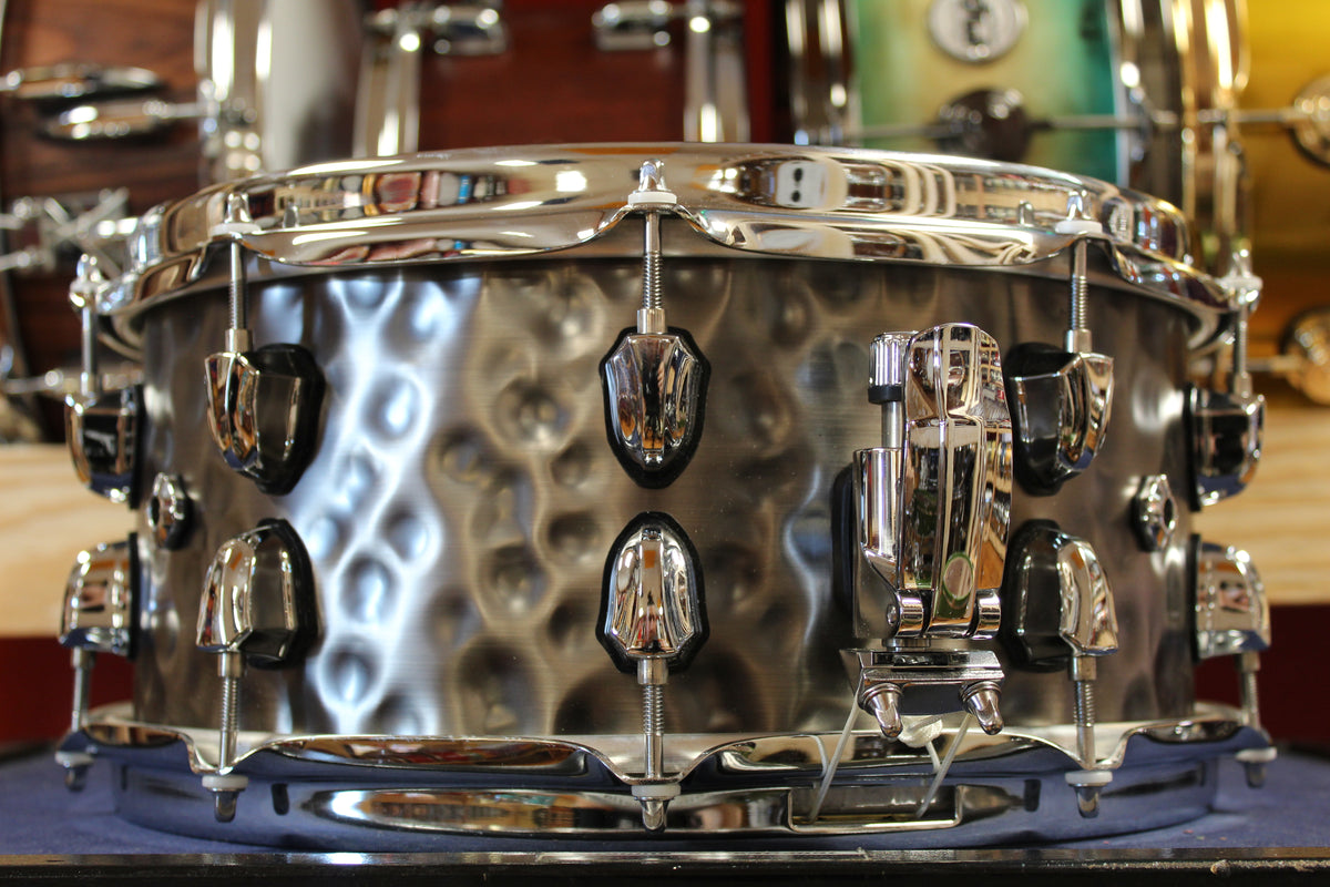 Mapex 6.5x14 Black Panther Persuader Hammered Brass Snare Drum
