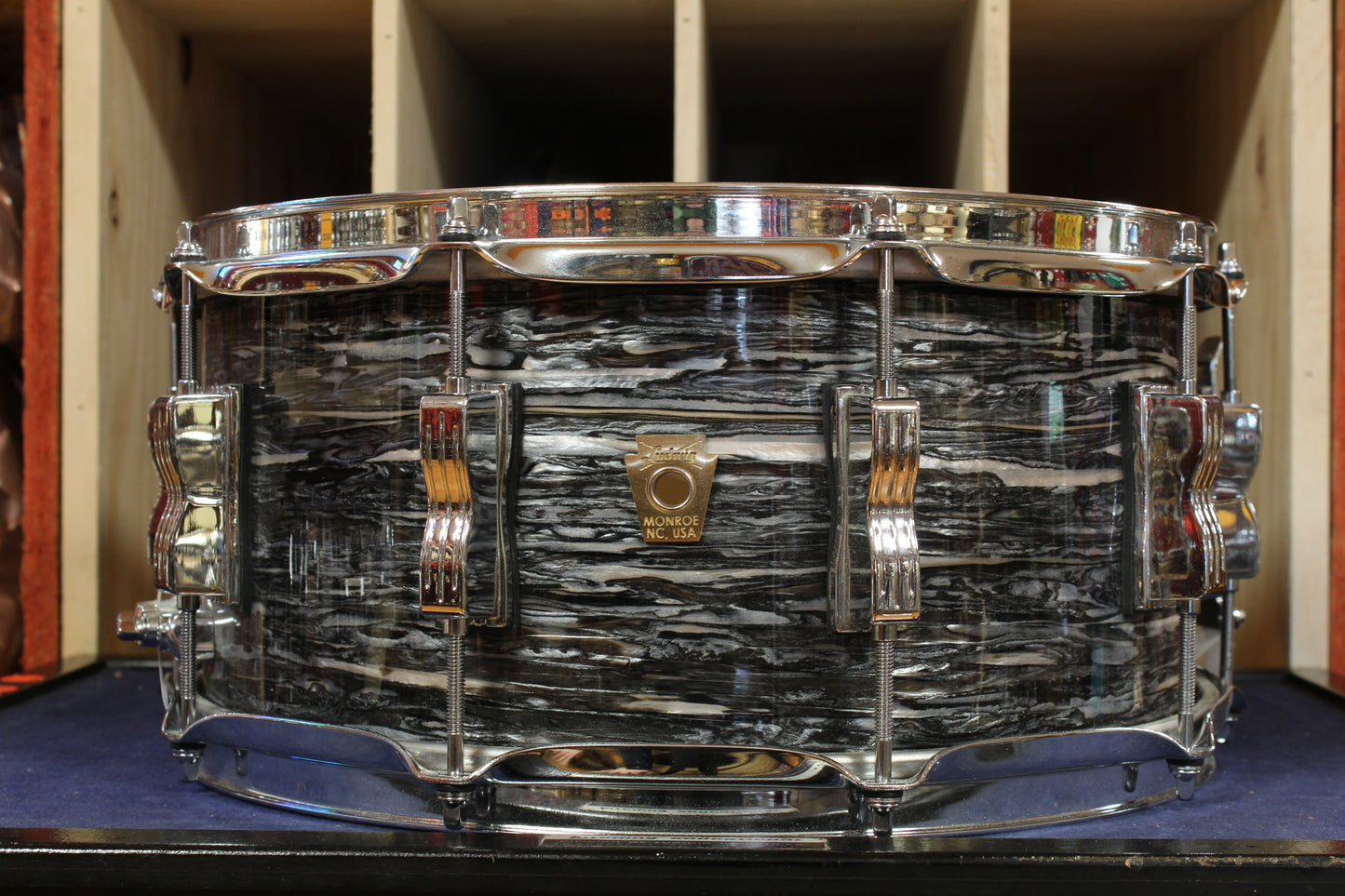 Ludwig 6.5x14 Classic Maple Snare Drum in Black Oyster Pearl