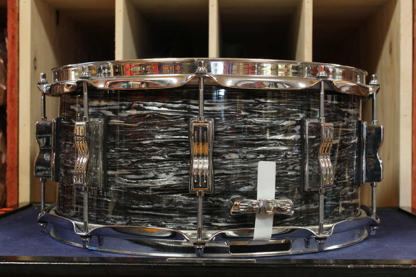 Ludwig 6.5x14 Classic Maple Snare Drum in Black Oyster Pearl