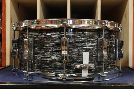 Ludwig 6.5x14 Classic Maple Snare Drum in Black Oyster Pearl