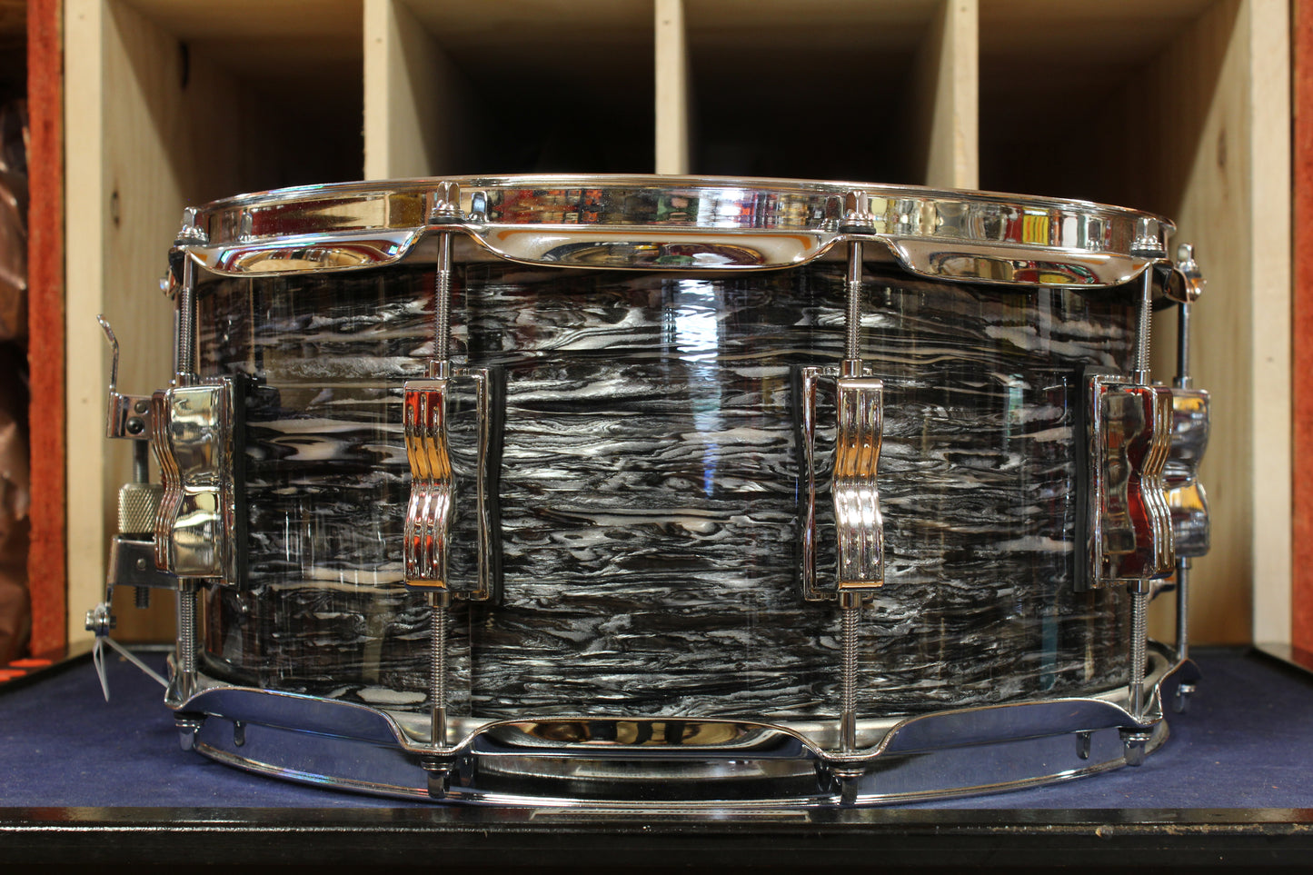 Ludwig 6.5x14 Classic Maple Snare Drum in Black Oyster Pearl