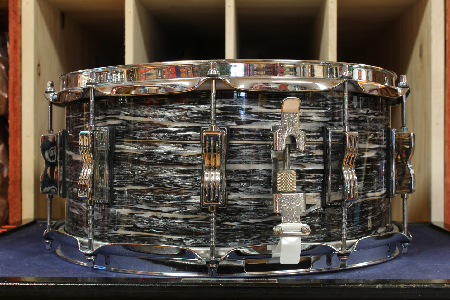 Ludwig 6.5x14 Classic Maple Snare Drum in Black Oyster Pearl