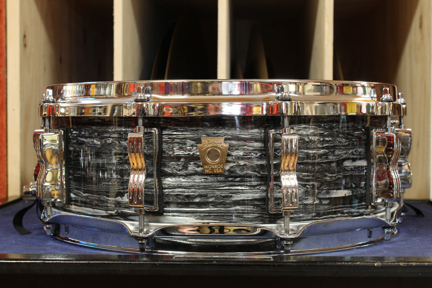 Ludwig 5x14 Classic Maple Snare Drum in Black Oyster Pearl