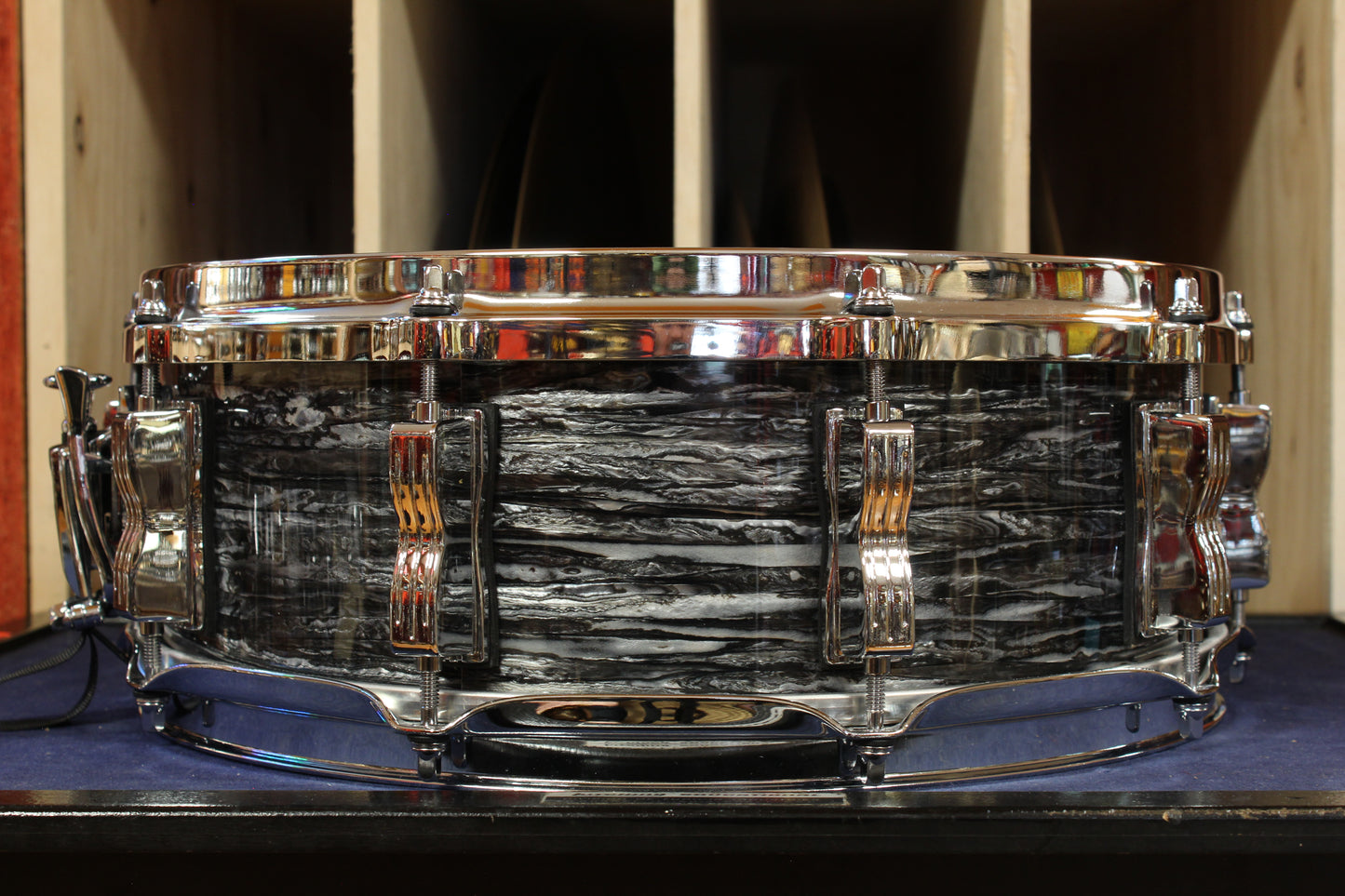 Ludwig 5x14 Classic Maple Snare Drum in Black Oyster Pearl