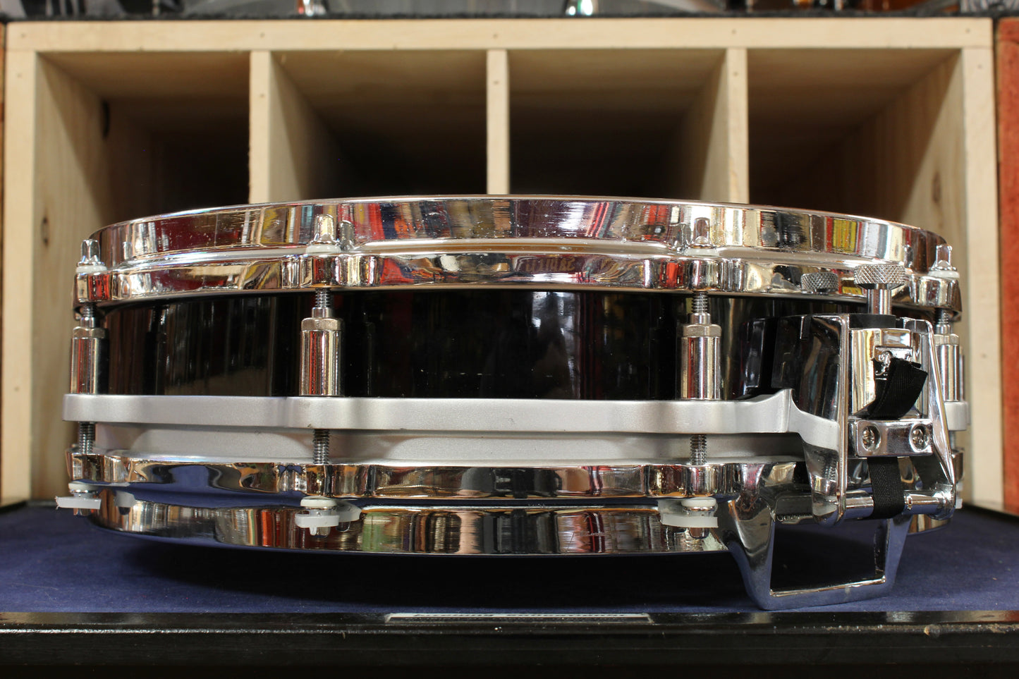 Montineri Custom Drums 3.5x14 Free Floating Snare Drum in Black Lacquer