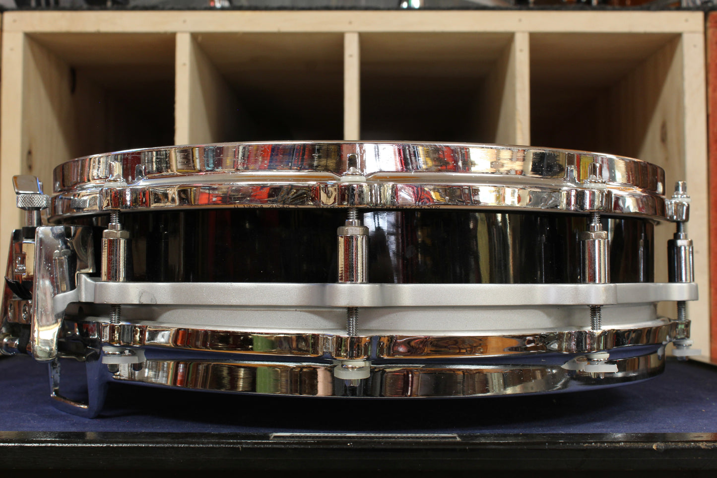 Montineri Custom Drums 3.5x14 Free Floating Snare Drum in Black Lacquer