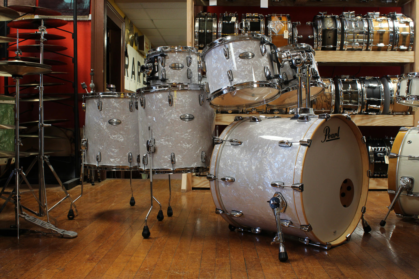 Pearl Professional Series Outfit in White Marine Pearl 18x22 8x10 8x12 9x13 16x18 16x16
