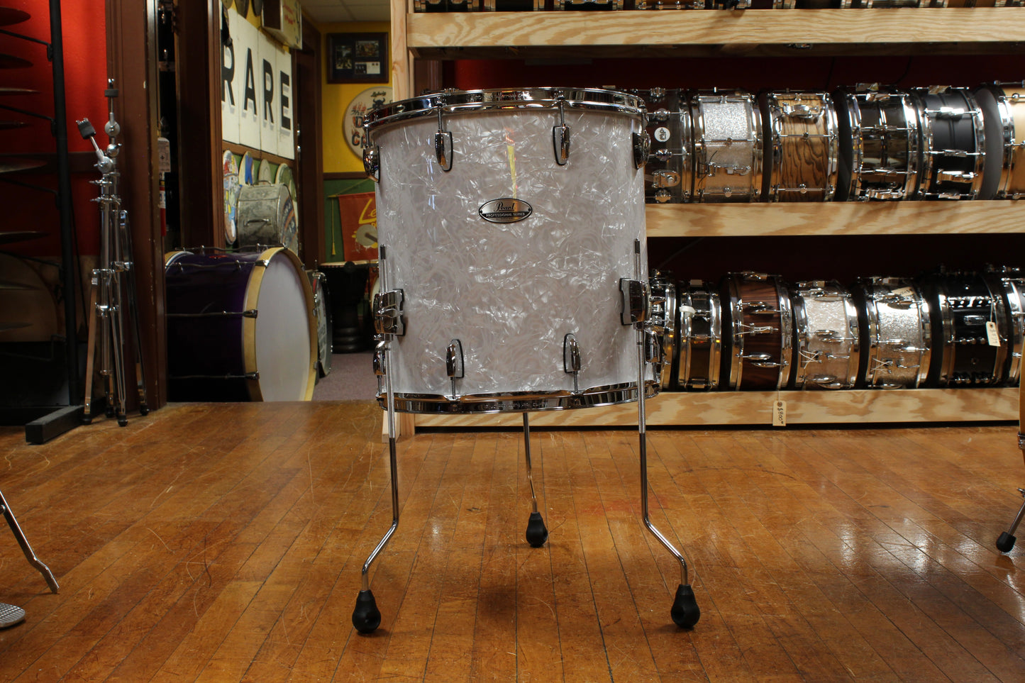 Pearl Professional Series Outfit in White Marine Pearl 18x22 8x10 8x12 9x13 16x18 16x16