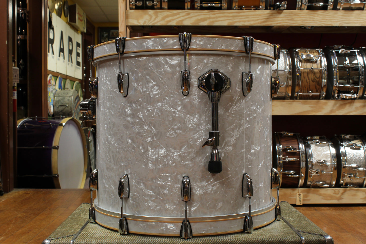 Pearl Professional Series Outfit in White Marine Pearl 18x22 8x10 8x12 9x13 16x18 16x16