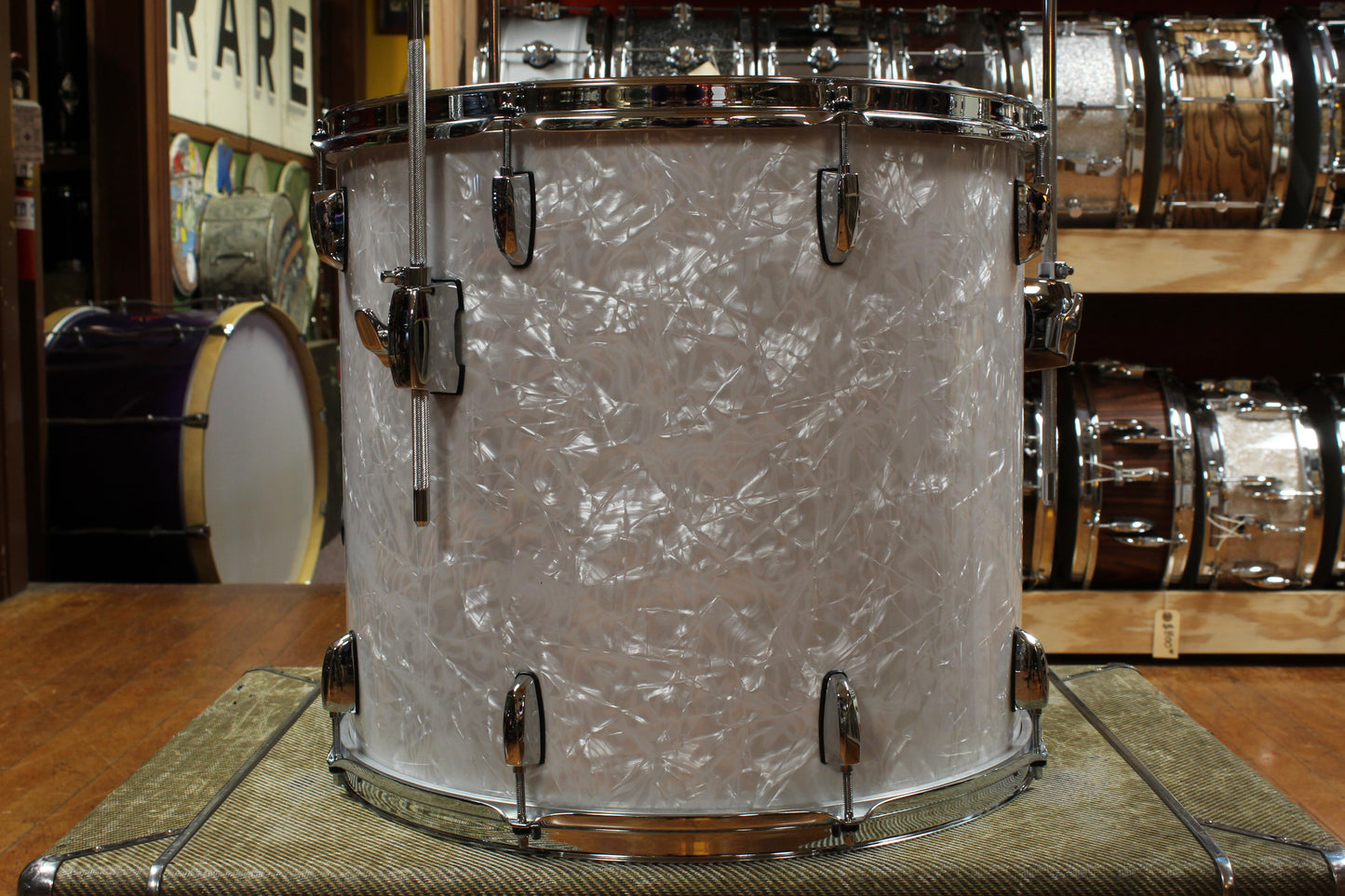 Pearl Professional Series Outfit in White Marine Pearl 18x22 8x10 8x12 9x13 16x18 16x16