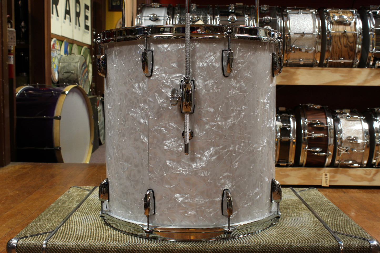 Pearl Professional Series Outfit in White Marine Pearl 18x22 8x10 8x12 9x13 16x18 16x16