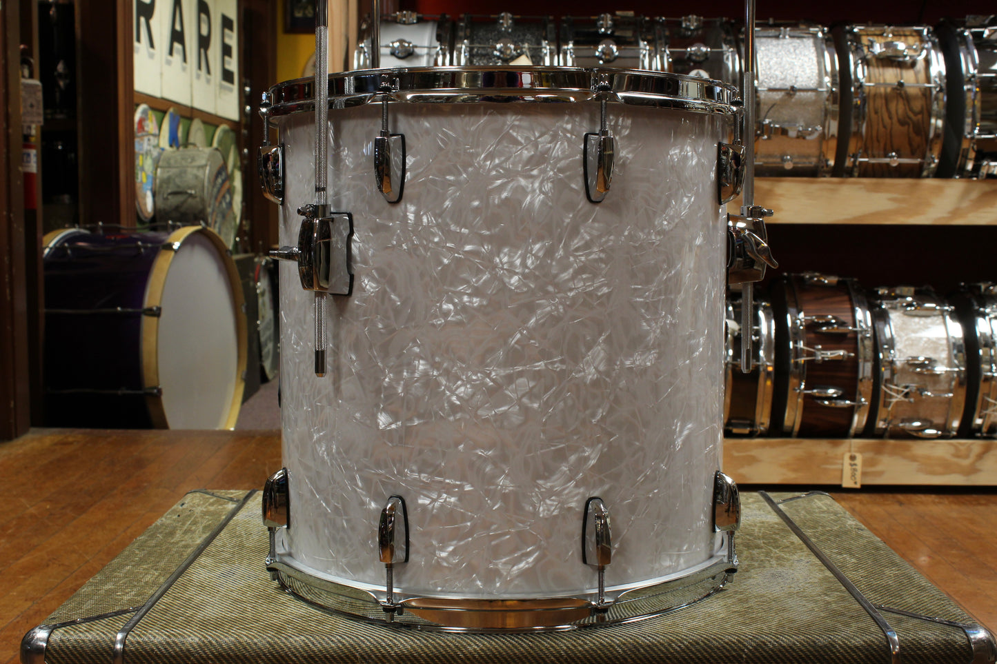 Pearl Professional Series Outfit in White Marine Pearl 18x22 8x10 8x12 9x13 16x18 16x16