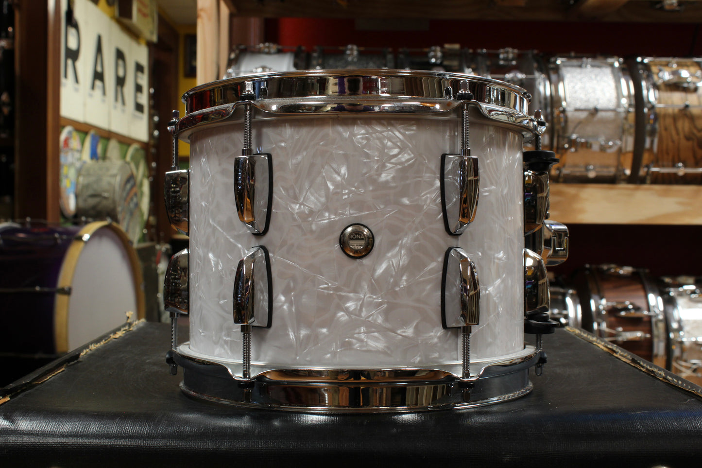 Pearl Professional Series Outfit in White Marine Pearl 18x22 8x10 8x12 9x13 16x18 16x16