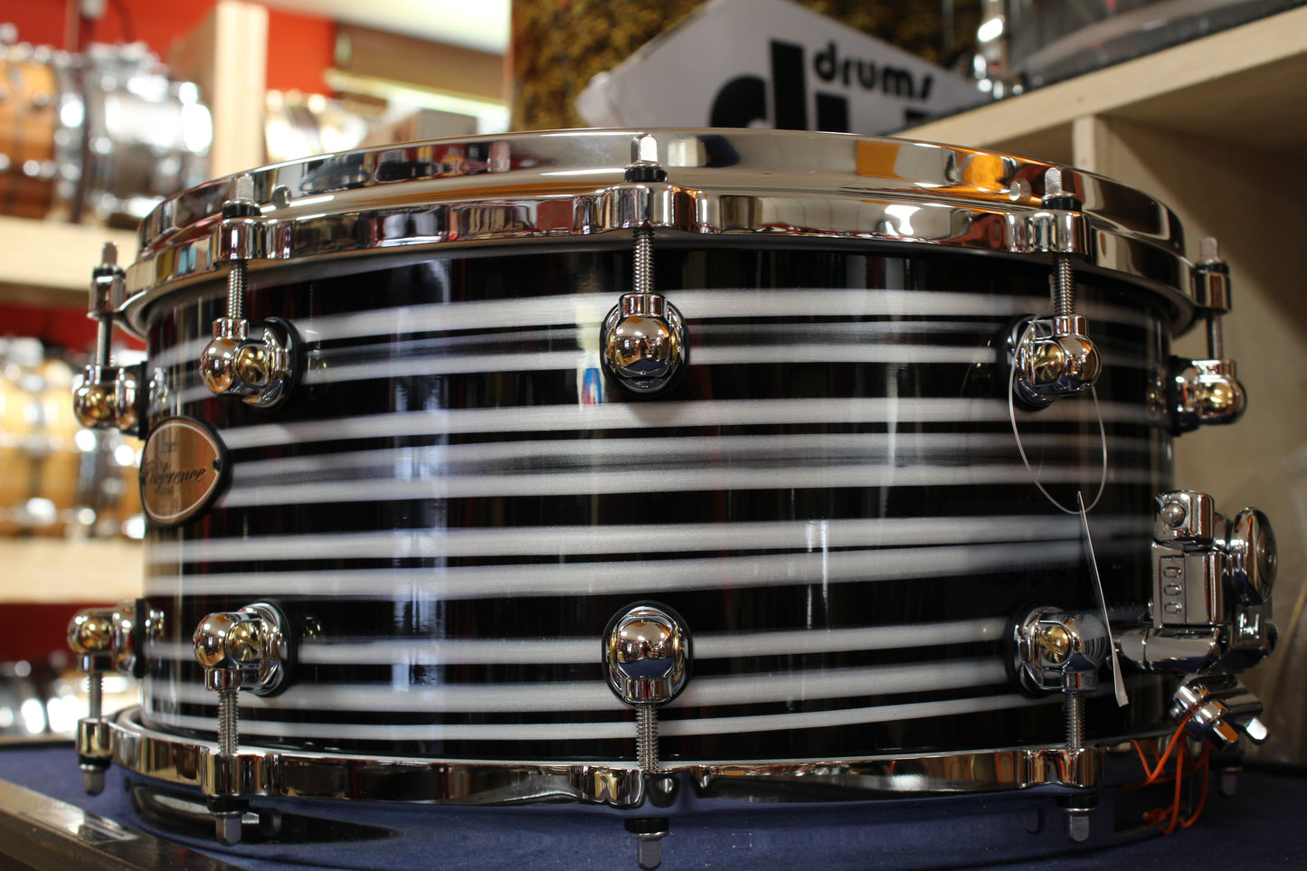 Pearl Reference One 6.5"x14" Snare Drum in Black Oyster Swirl