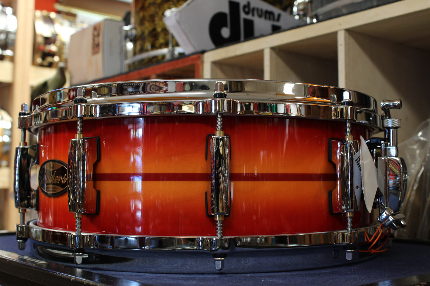Pearl Masters Maple Gum 5"x14" Snare Drum in Sunburst Redstripe