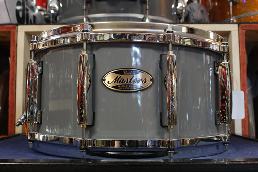 Pearl Masters Maple Pure 6.5"x14" Snare Drum in Putty Grey