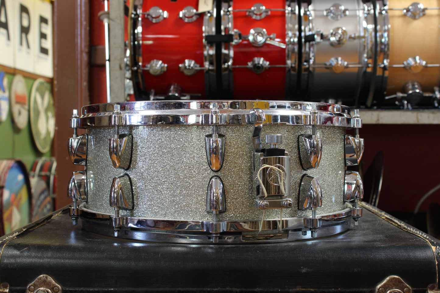 Yamaha 5.5x14 Maple Custom Absolute Snare Drum in Silver Sparkle